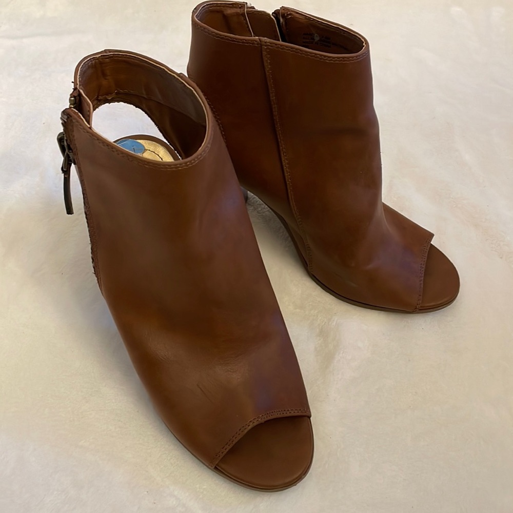 Madden Girl size 7.5 brown open toed heeled booties.